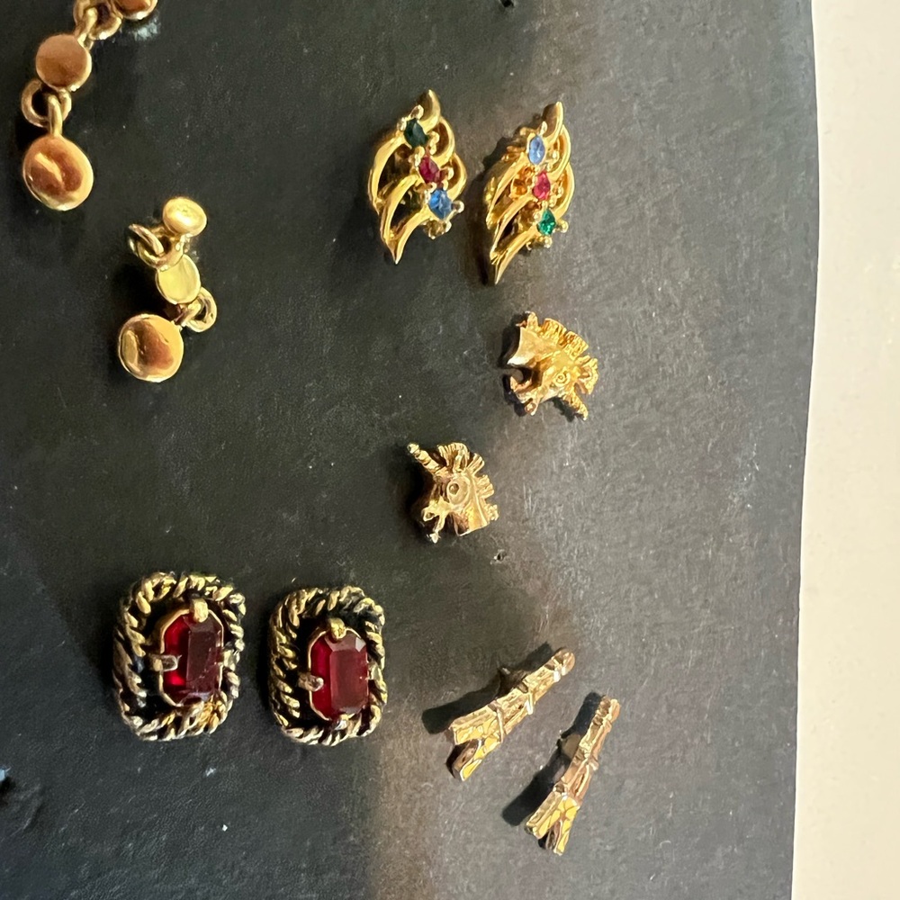 5 sets of stud  earrings.  VErsatile styles to match any occasion